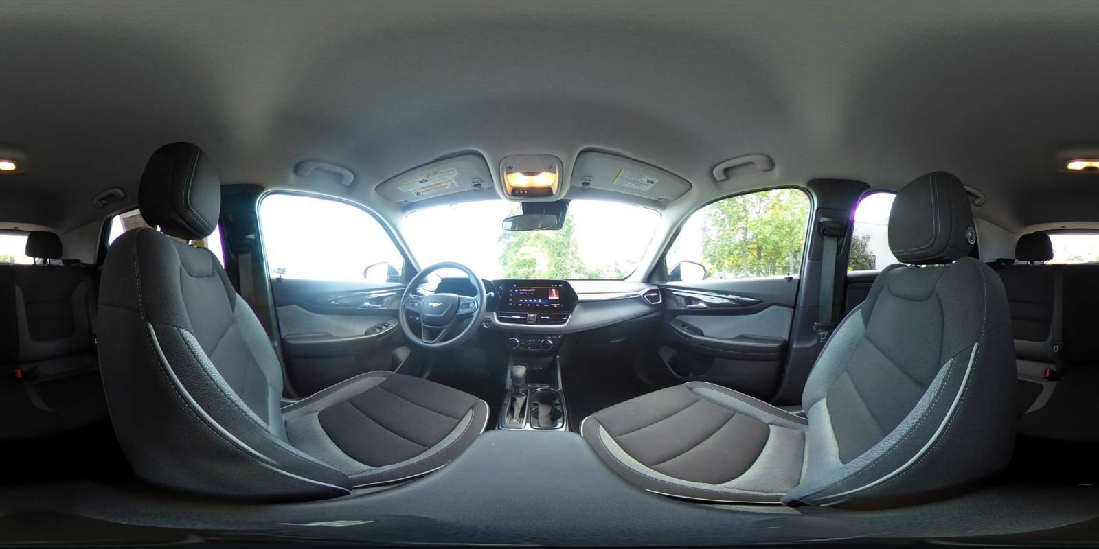 Used 2025 Chevrolet Trax LT FWD image 42