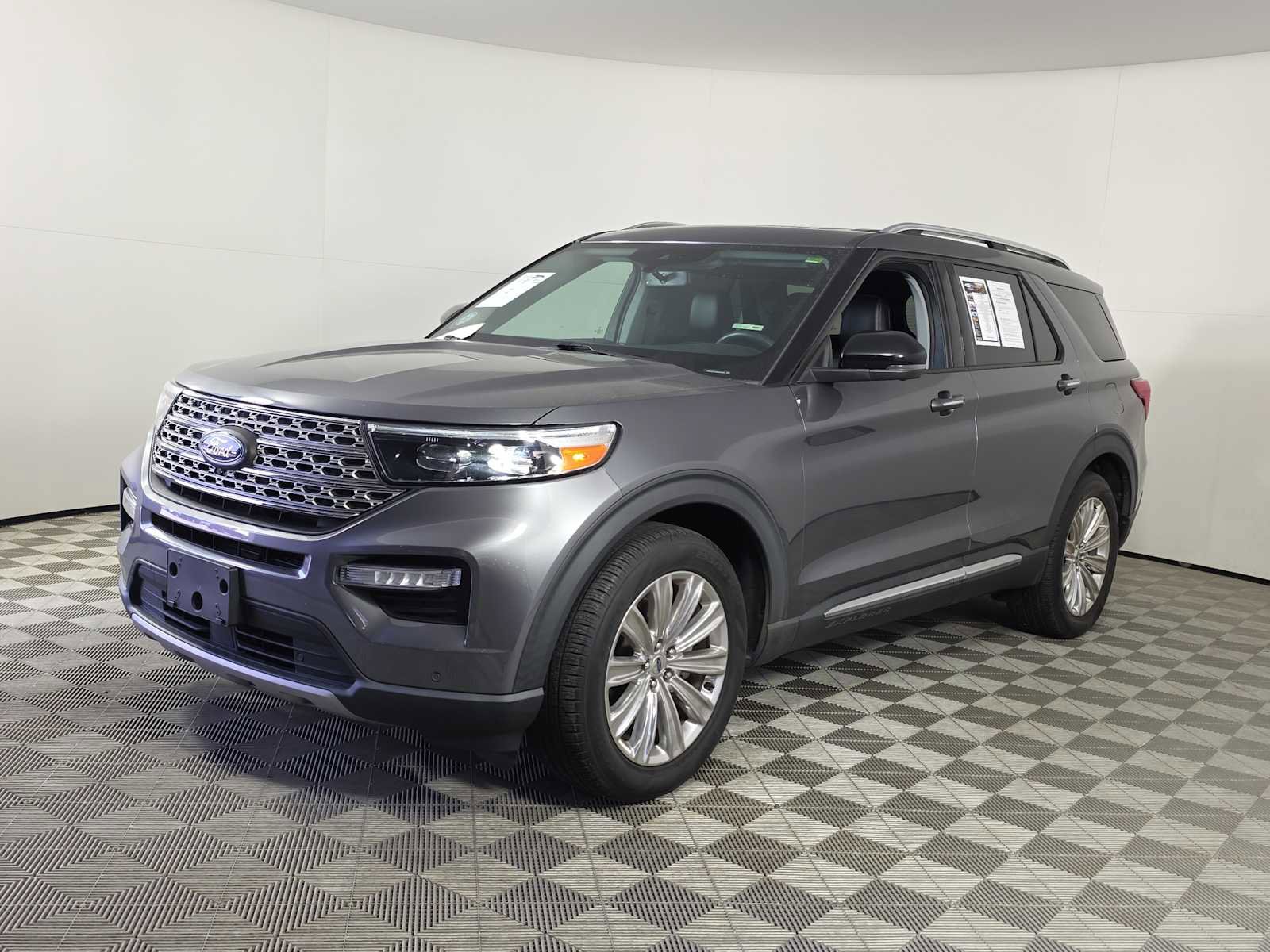 Used 2022 Ford Explorer Limited w/ Equipment Group 301A image 4