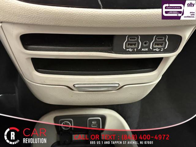 Used 2021 Chrysler Pacifica Touring-L image 43