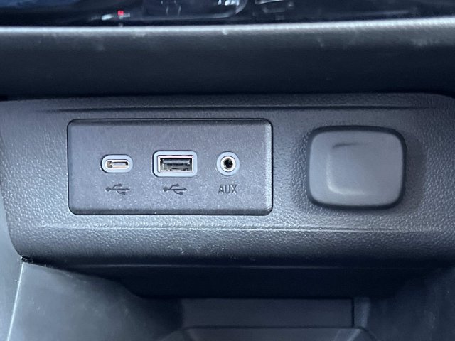 Certified 2023 Buick Encore GX Preferred w/ Cold Weather Comfort Package FWD image 29