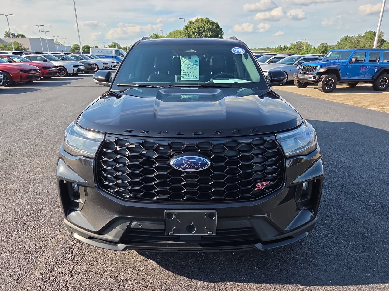 Used 2025 Ford Explorer ST AWD/4WD image 2
