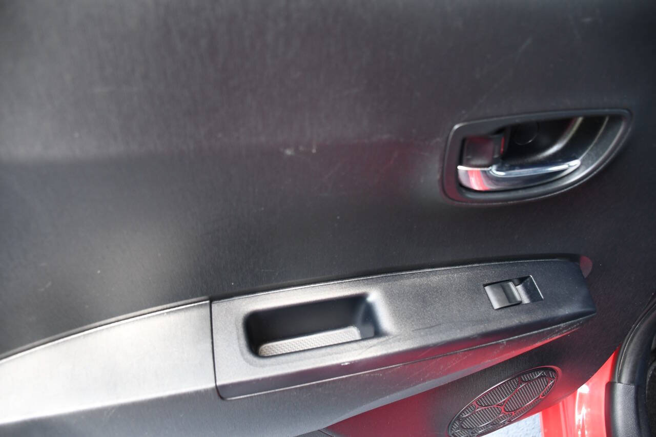 Used 2013 Toyota Yaris LE FWD image 18