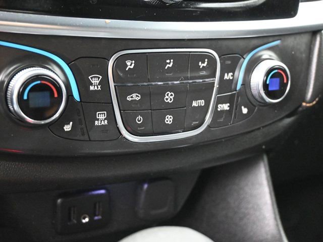 Used 2021 Chevrolet Traverse LT image 20