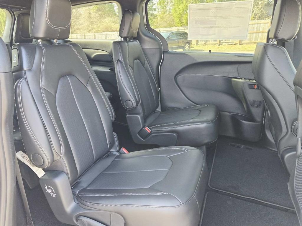 New 2026 Chrysler Voyager LX image 18