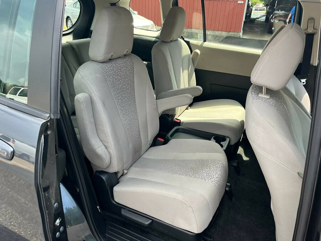 Used 2012 MAZDA MAZDA5 Touring w/ Moonroof & Audio Pkg FWD image 19