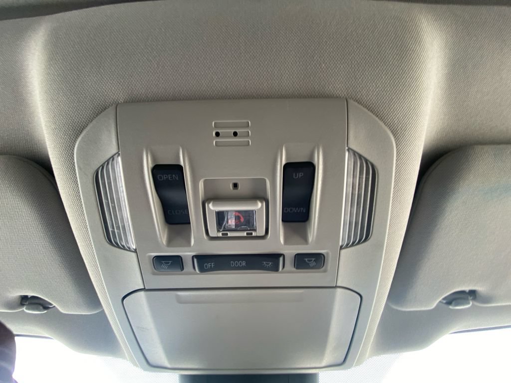Used 2022 Toyota Highlander XLE AWD/4WD image 24
