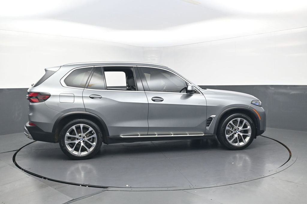 Used 2024 BMW X5 xDrive40i w/ Premium Package AWD/4WD image 9