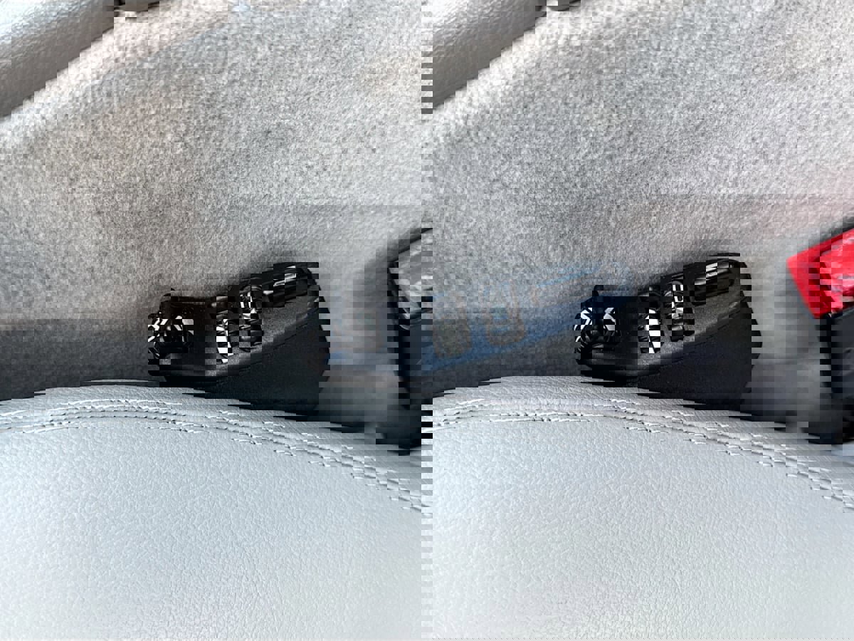 Used 2001 Mercedes-Benz CLK 430 Coupe image 17