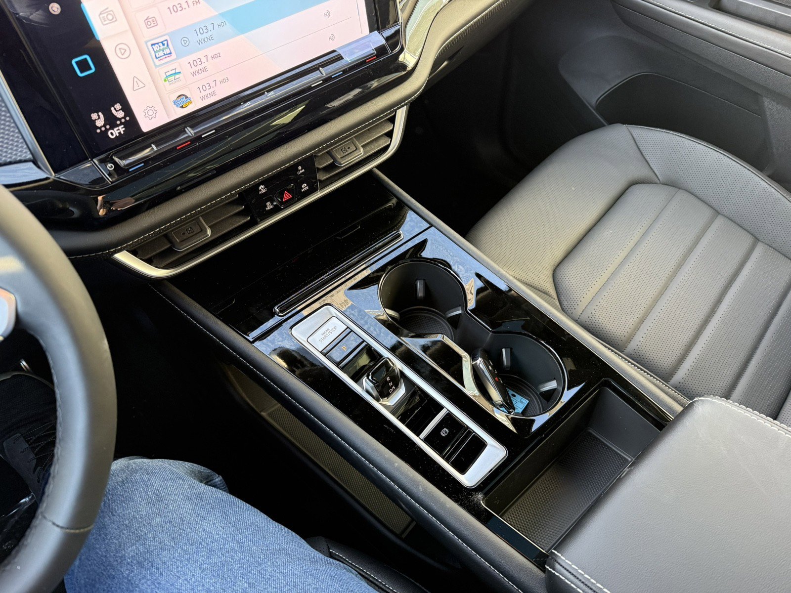 New 2026 Volkswagen Atlas Cross Sport SEL R-Line image 18