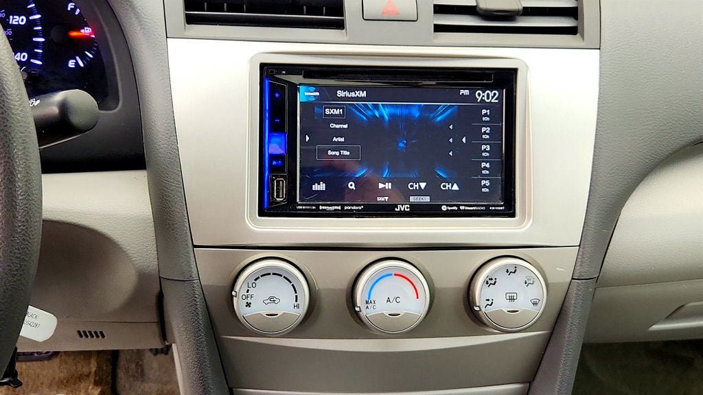 Used 2010 Toyota Camry LE FWD image 17