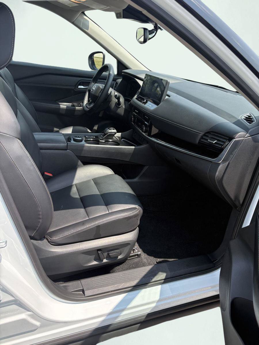 Used 2026 Nissan Rogue SL AWD/4WD image 33