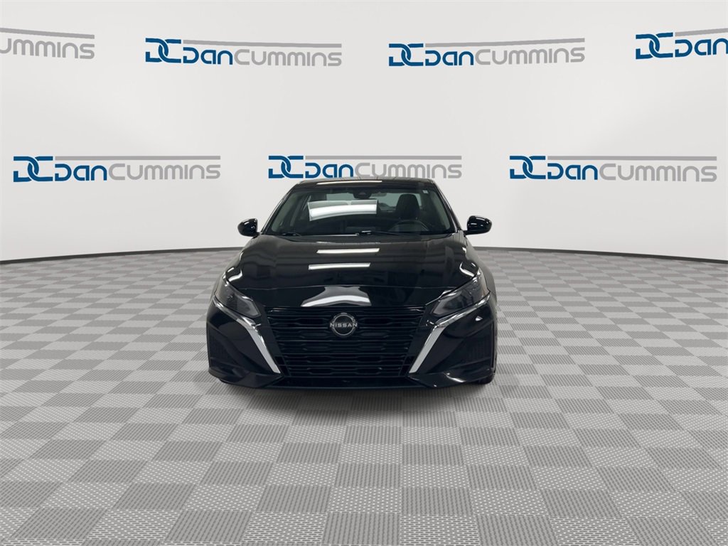 Used 2023 Nissan Altima 2.5 SV image 3