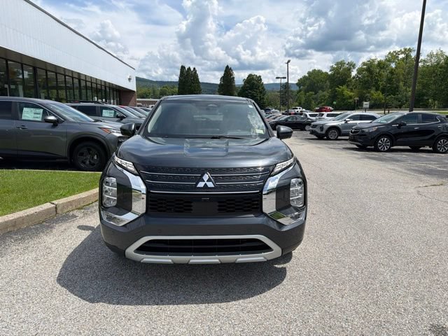 Used 2024 Mitsubishi Outlander SE Black Edition AWD/4WD image 2