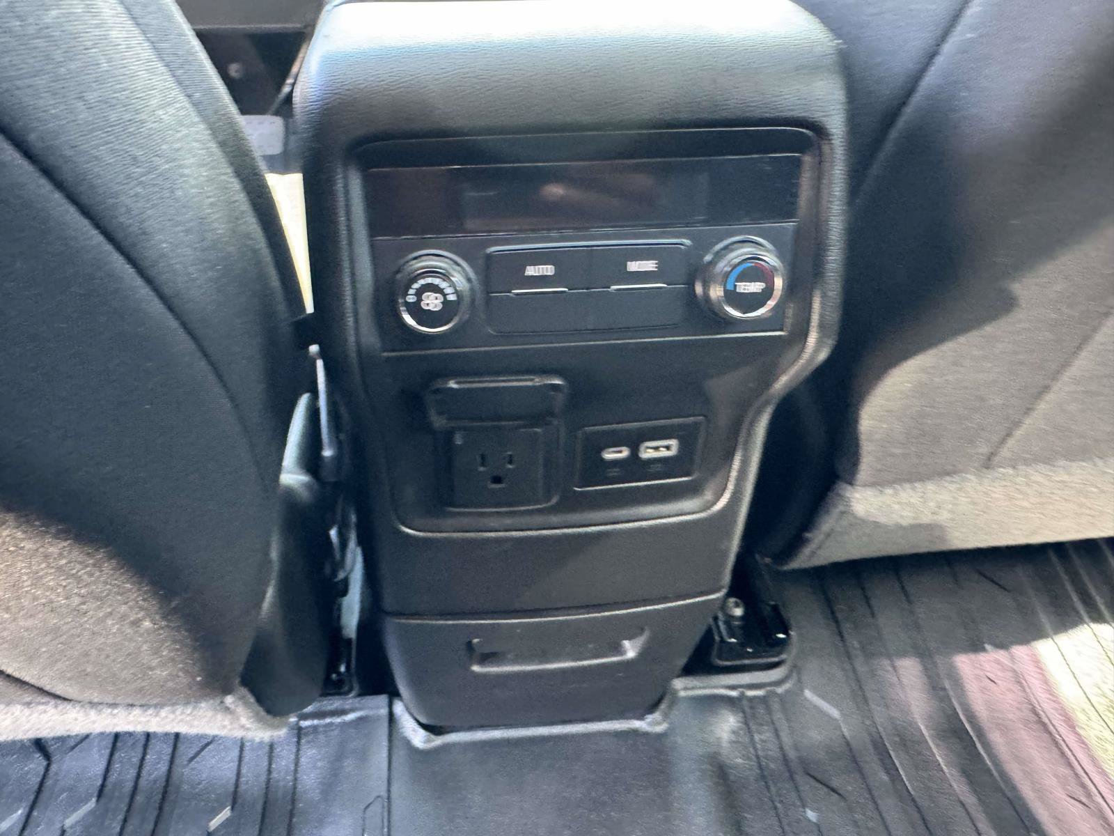 Used 2023 GMC Acadia SLE w/ Driver Convenience Package FWD image 21