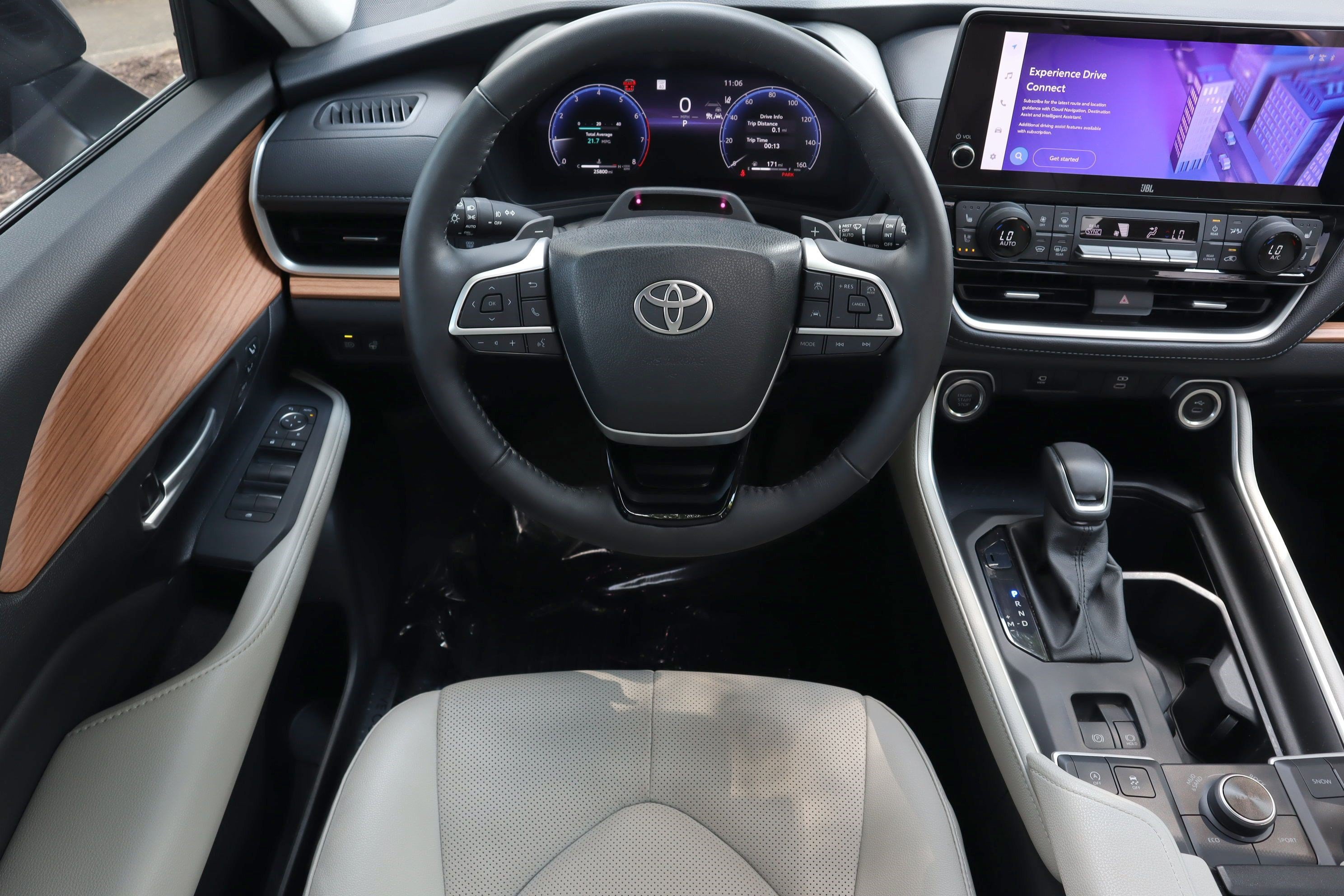 Used 2025 Toyota Grand Highlander AWD image 32