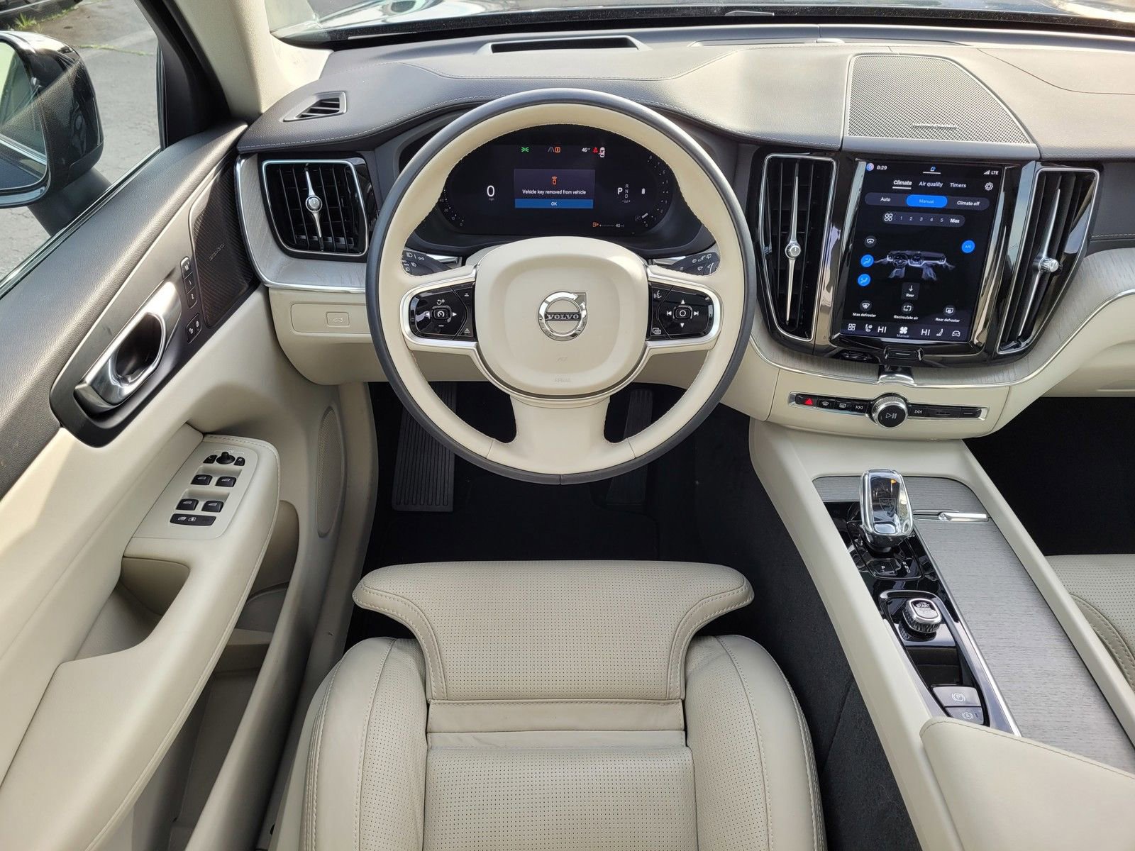 Certified 2023 Volvo XC60 B6 Ultimate w/ Climate Package image 13