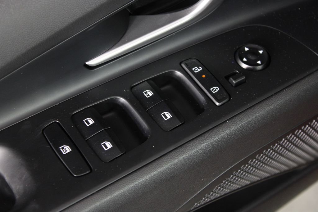 Certified 2025 Hyundai Elantra SE image 21