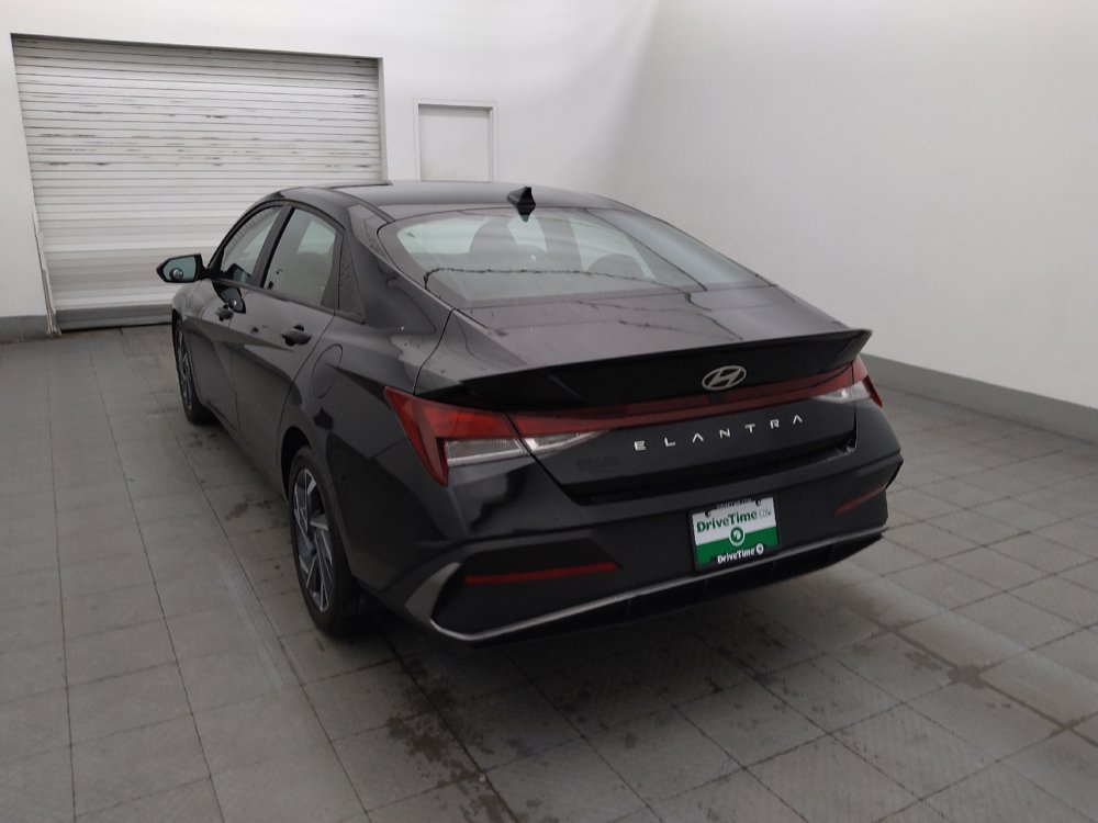Used 2025 Hyundai Elantra Sport FWD image 5