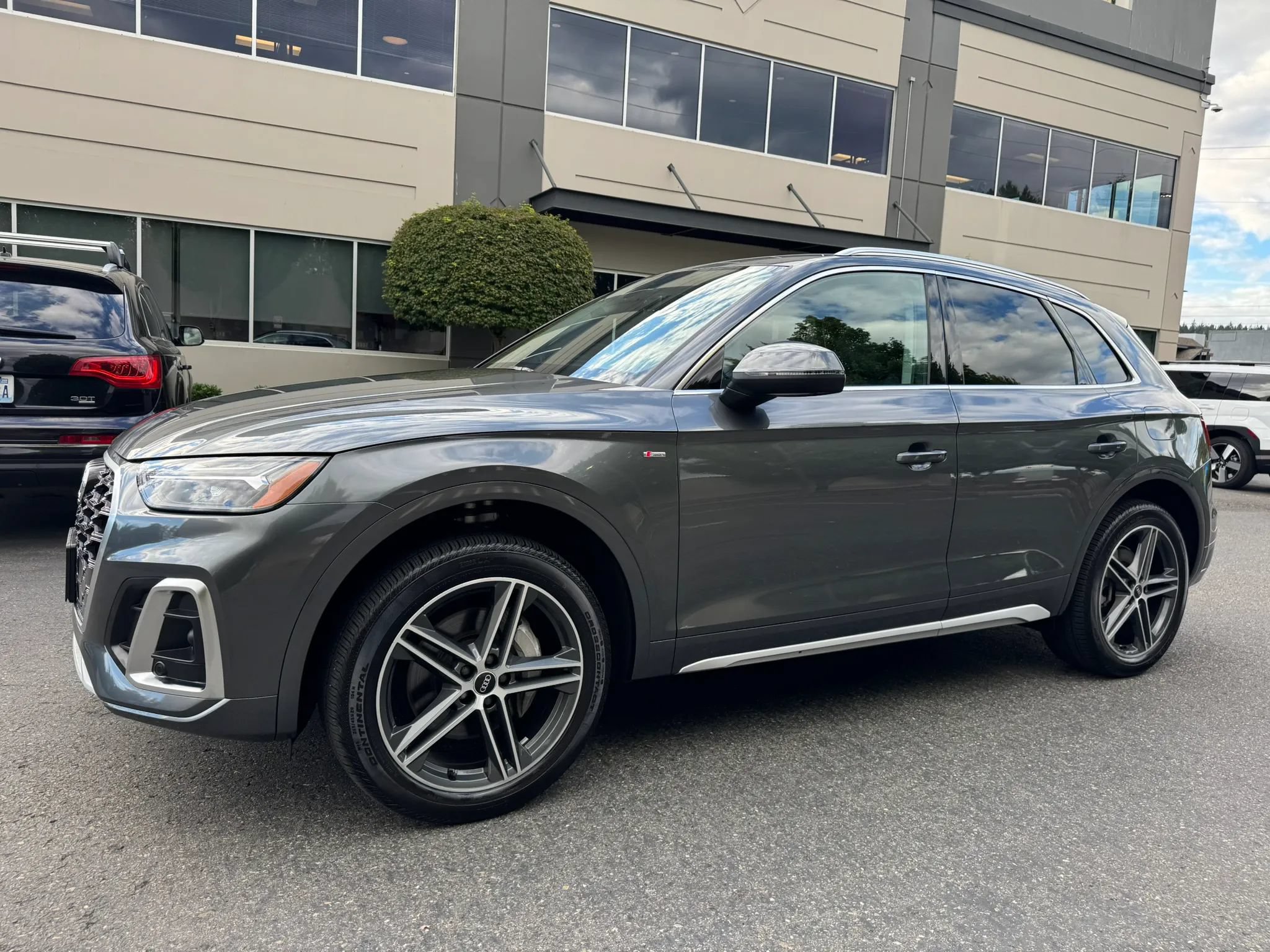 Used 2022 Audi Q5 e Premium Plus w/ Premium Plus Package AWD/4WD image 5