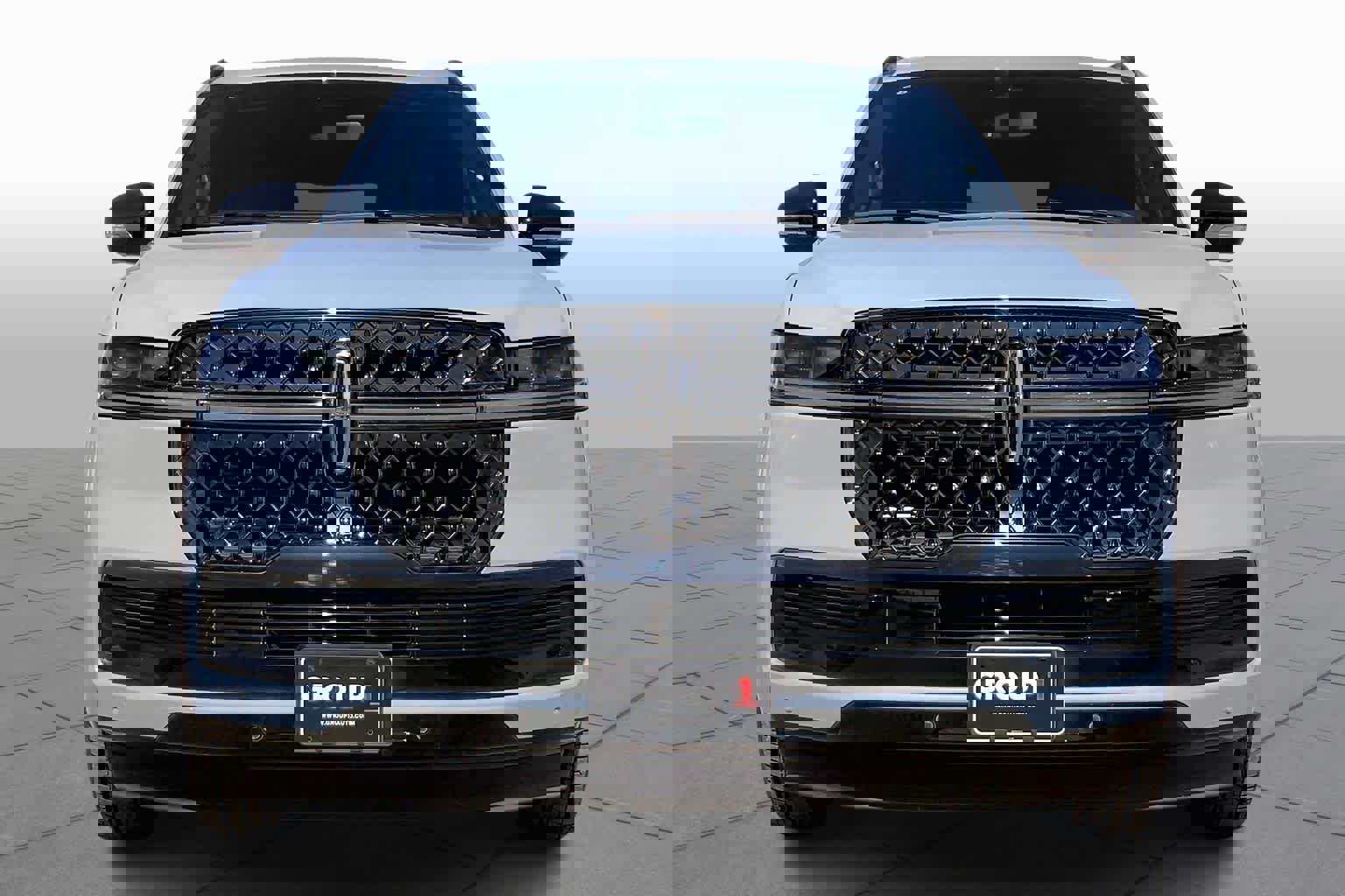 New 2026 Lincoln Navigator Reserve w/ Jet Appearance Package image 3