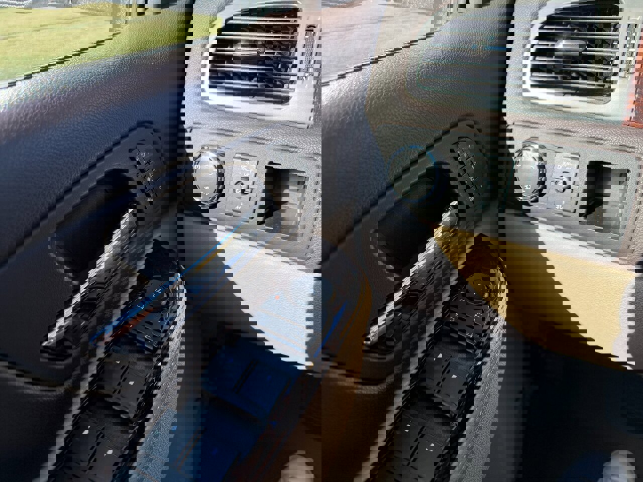 Used 2012 GMC Yukon Denali image 38