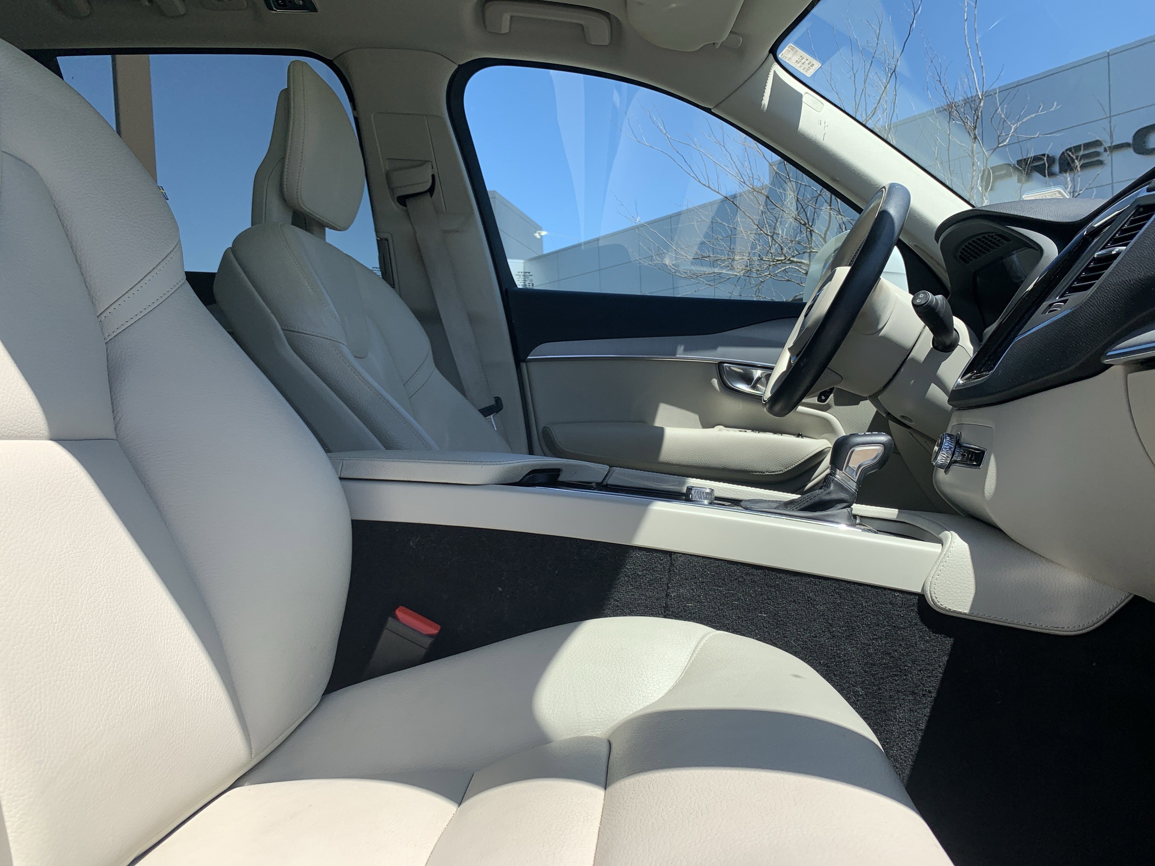 Used 2022 Volvo XC90 T5 Momentum w/ Climate Package FWD image 35