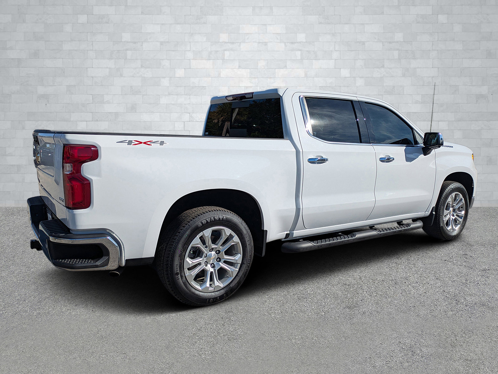 Used 2024 Chevrolet Silverado 1500 LTZ w/ Technology Package image 5