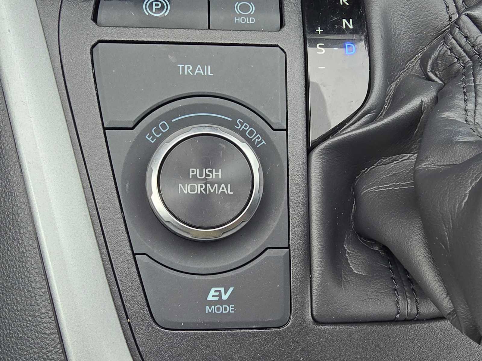 Used 2025 Toyota RAV4 XLE image 34