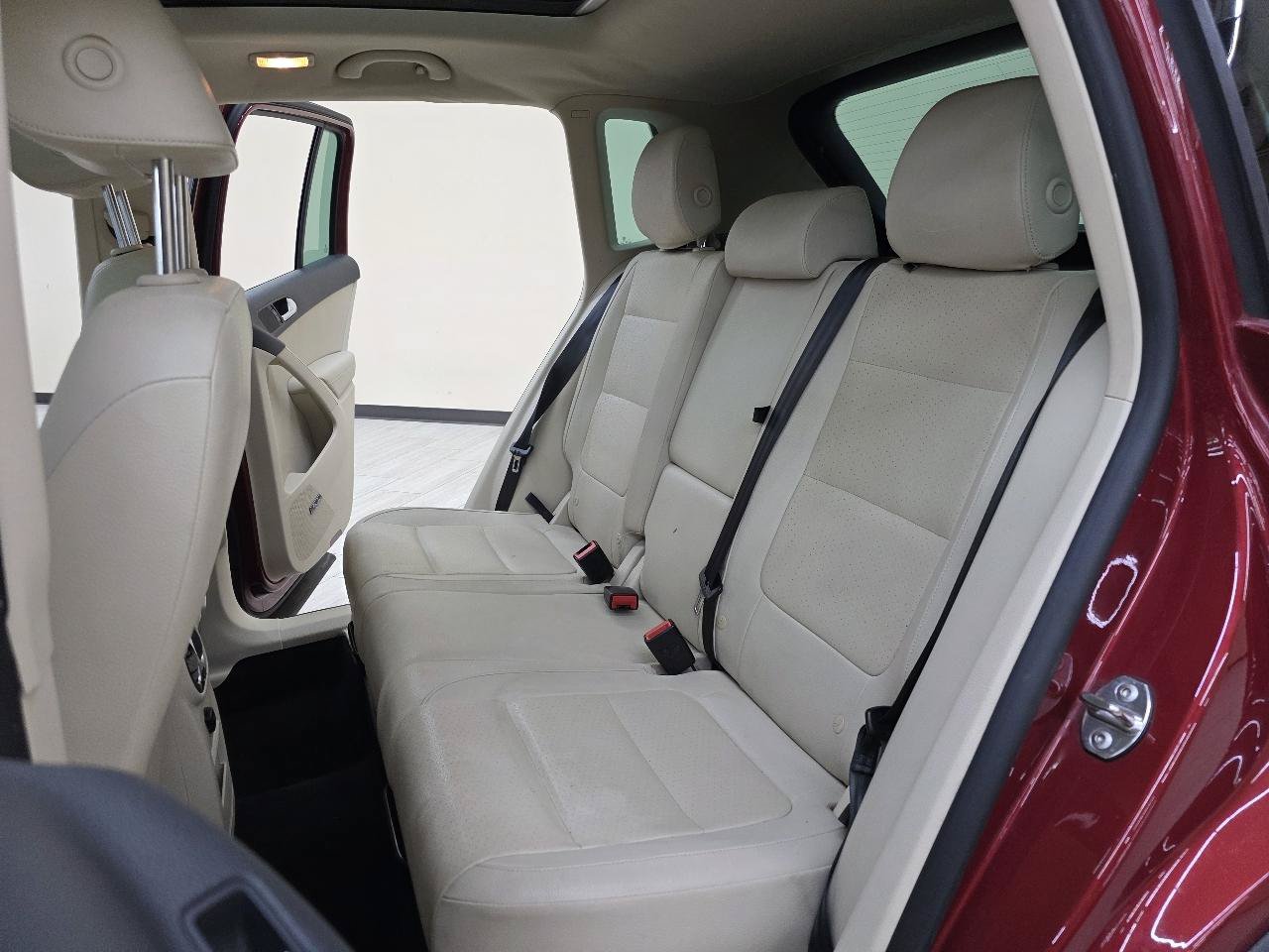 Used 2014 Volkswagen Tiguan SEL FWD image 24