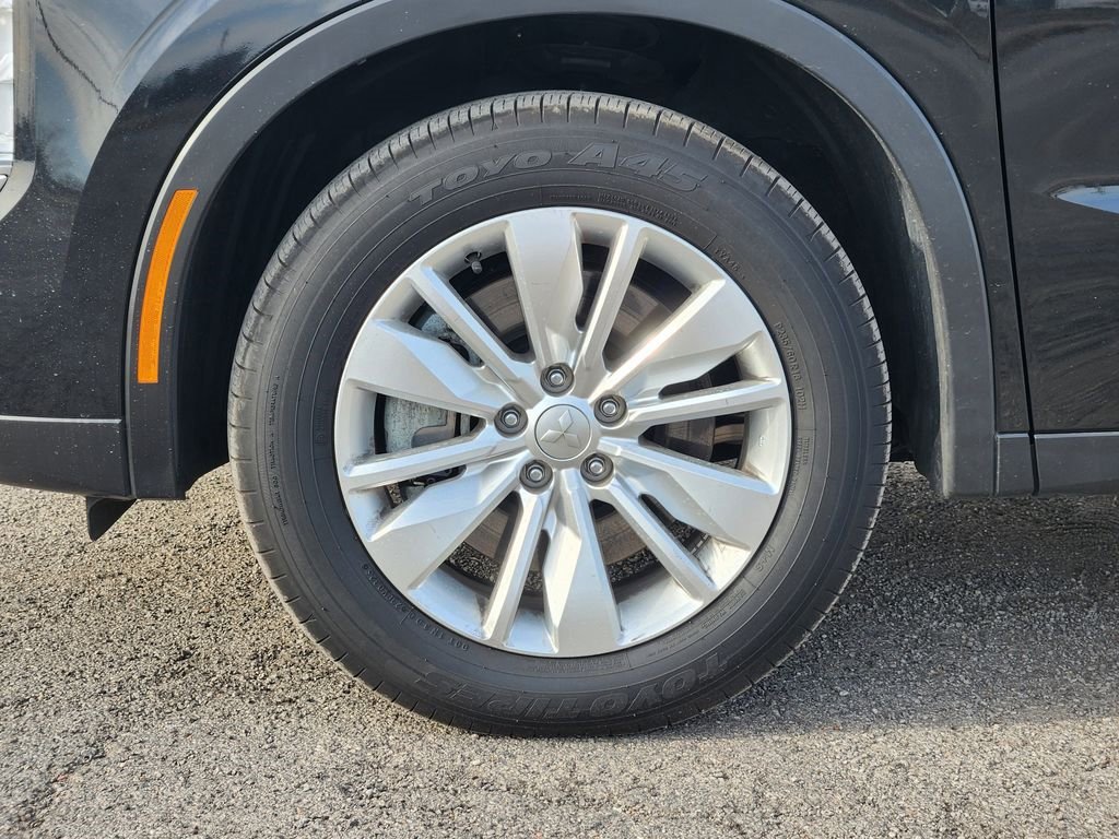 Used 2025 Mitsubishi Outlander ES image 12