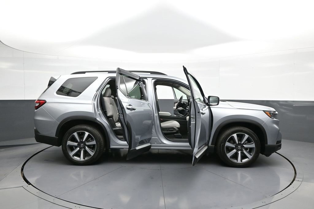 Used 2023 Honda Pilot Touring image 44