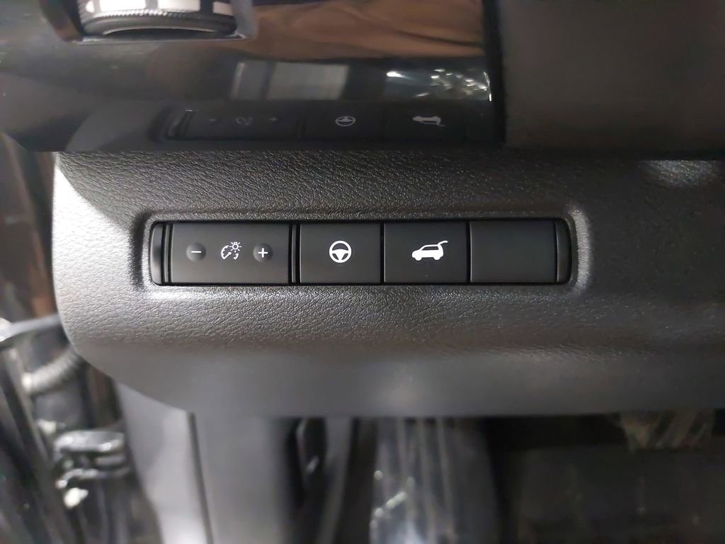 Used 2025 Nissan Pathfinder SV image 28