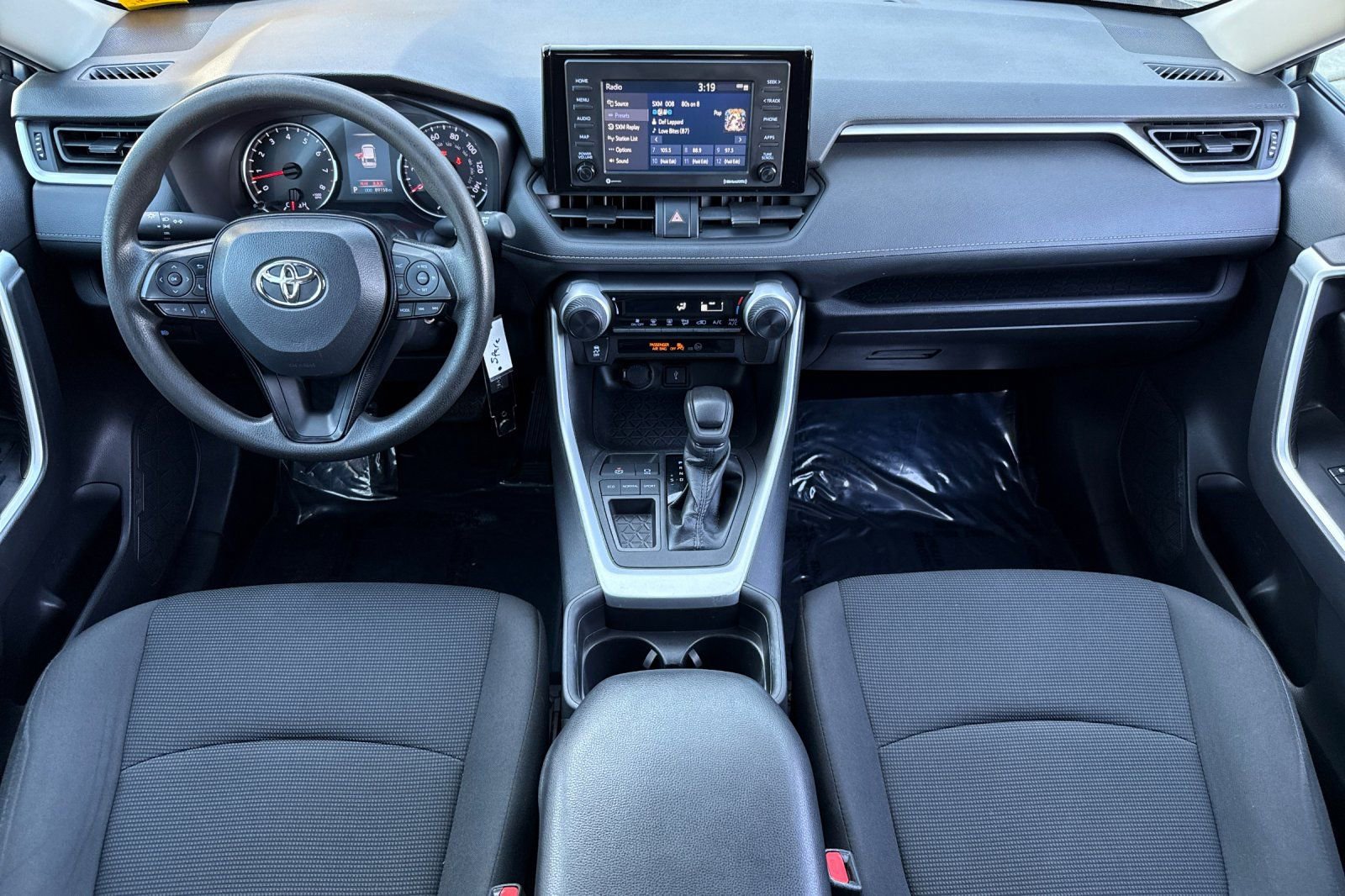 Used 2021 Toyota RAV4 LE w/ Carpet Mat Package (TMS) image 15