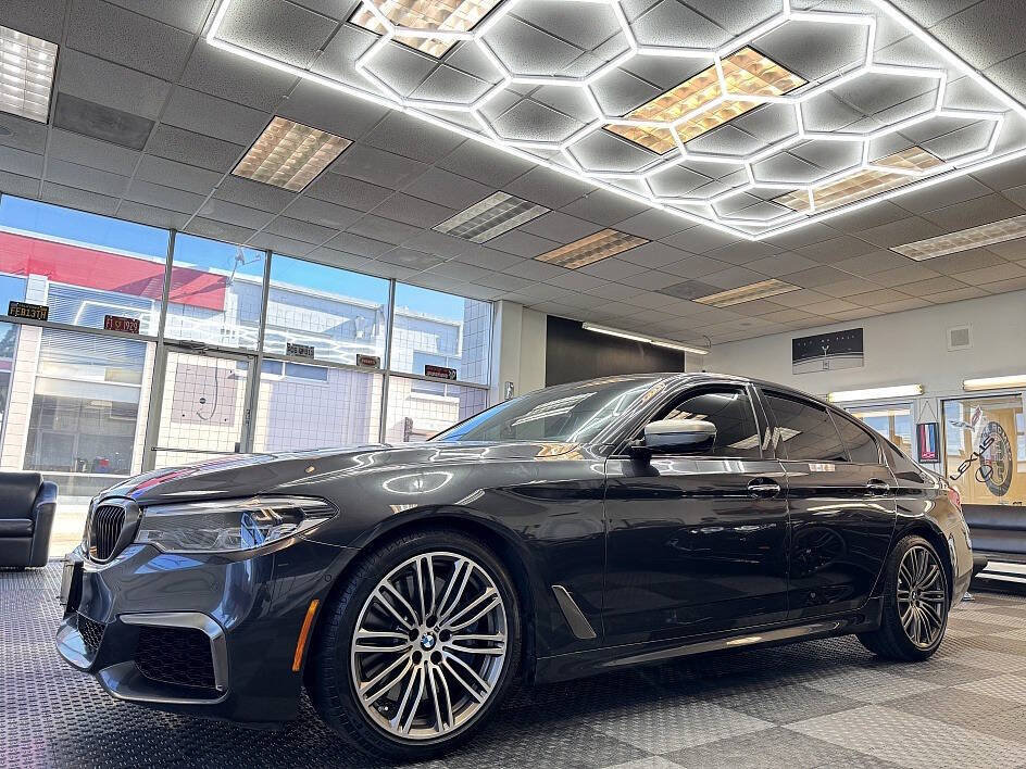 Used 2018 BMW M550i xDrive AWD/4WD image 1