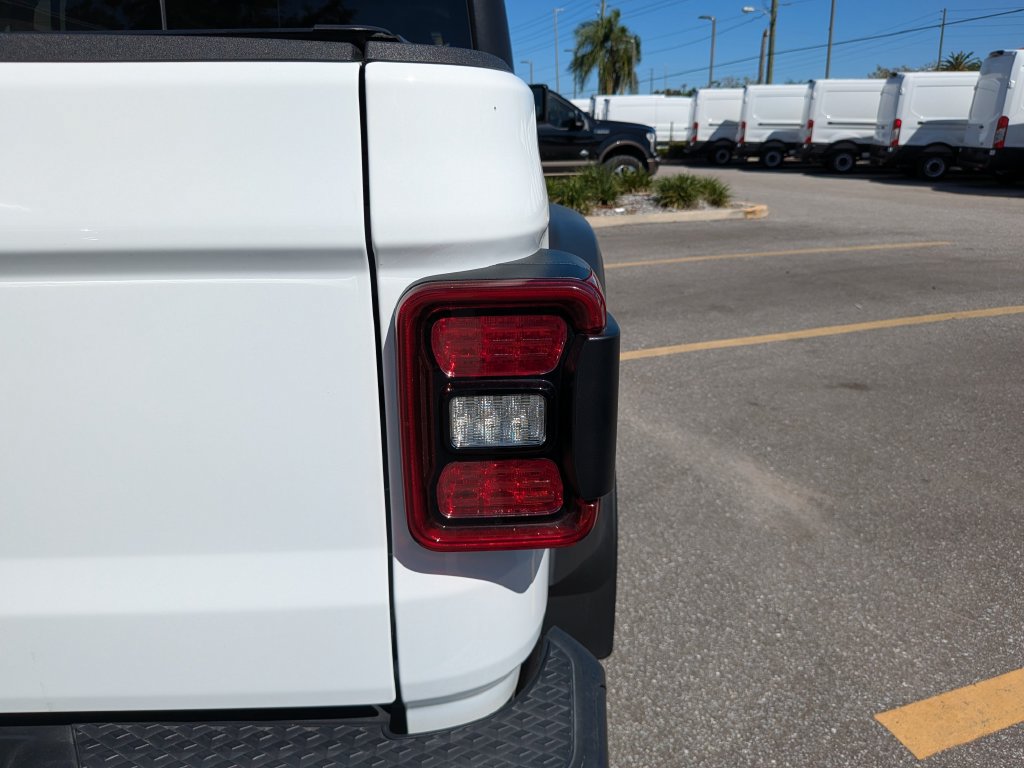 Used 2024 Jeep Gladiator Mojave w/ Technology Group AWD/4WD image 14