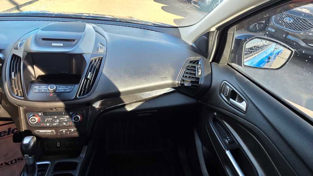 Used 2018 Ford Escape SE w/ SE Sport Appearance Package image 17