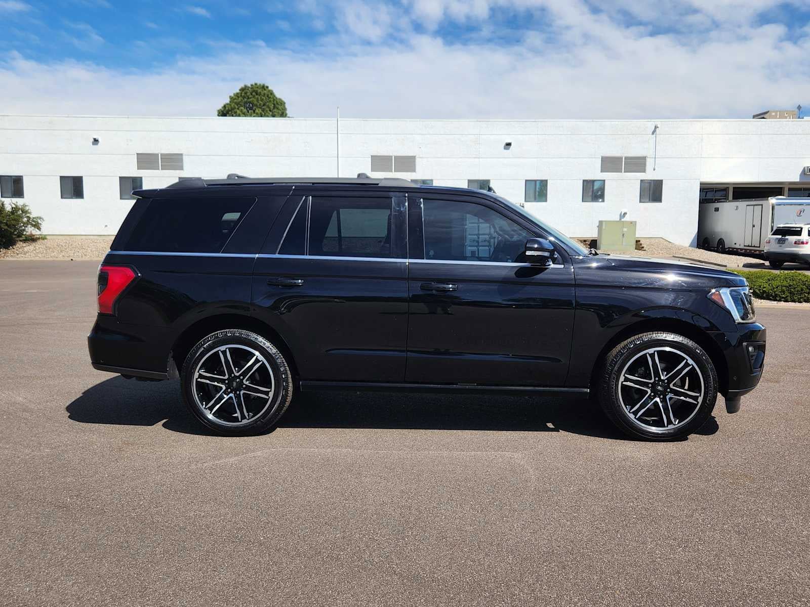 Used 2020 Ford Expedition Limited w/ Equipment Group 303A AWD/4WD image 2