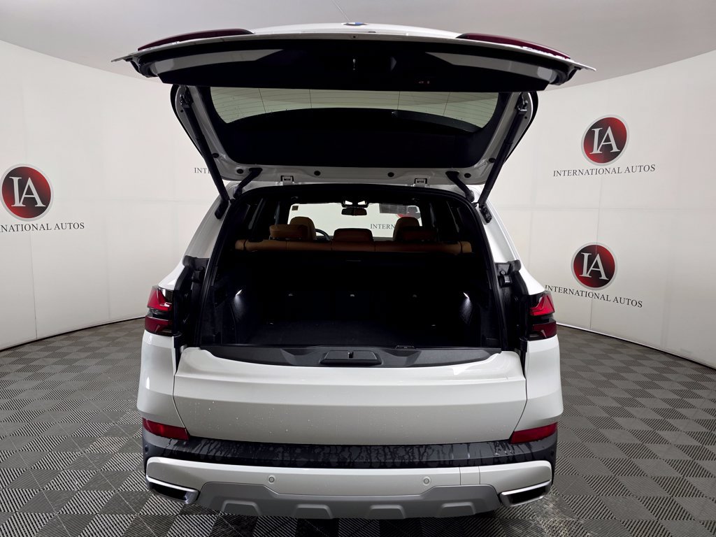 Used 2024 BMW X5 xDrive40i w/ Parking Assistance Package AWD/4WD image 9