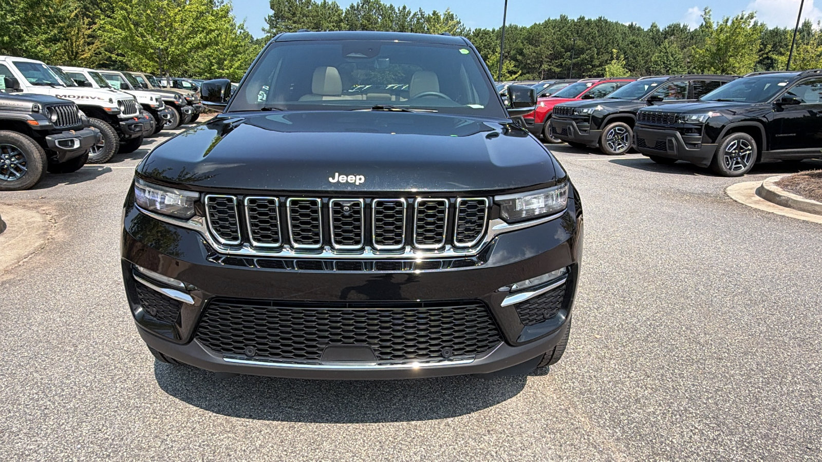 Used 2025 Jeep Grand Cherokee Limited w/ Luxury Tech Group II AWD/4WD image 3