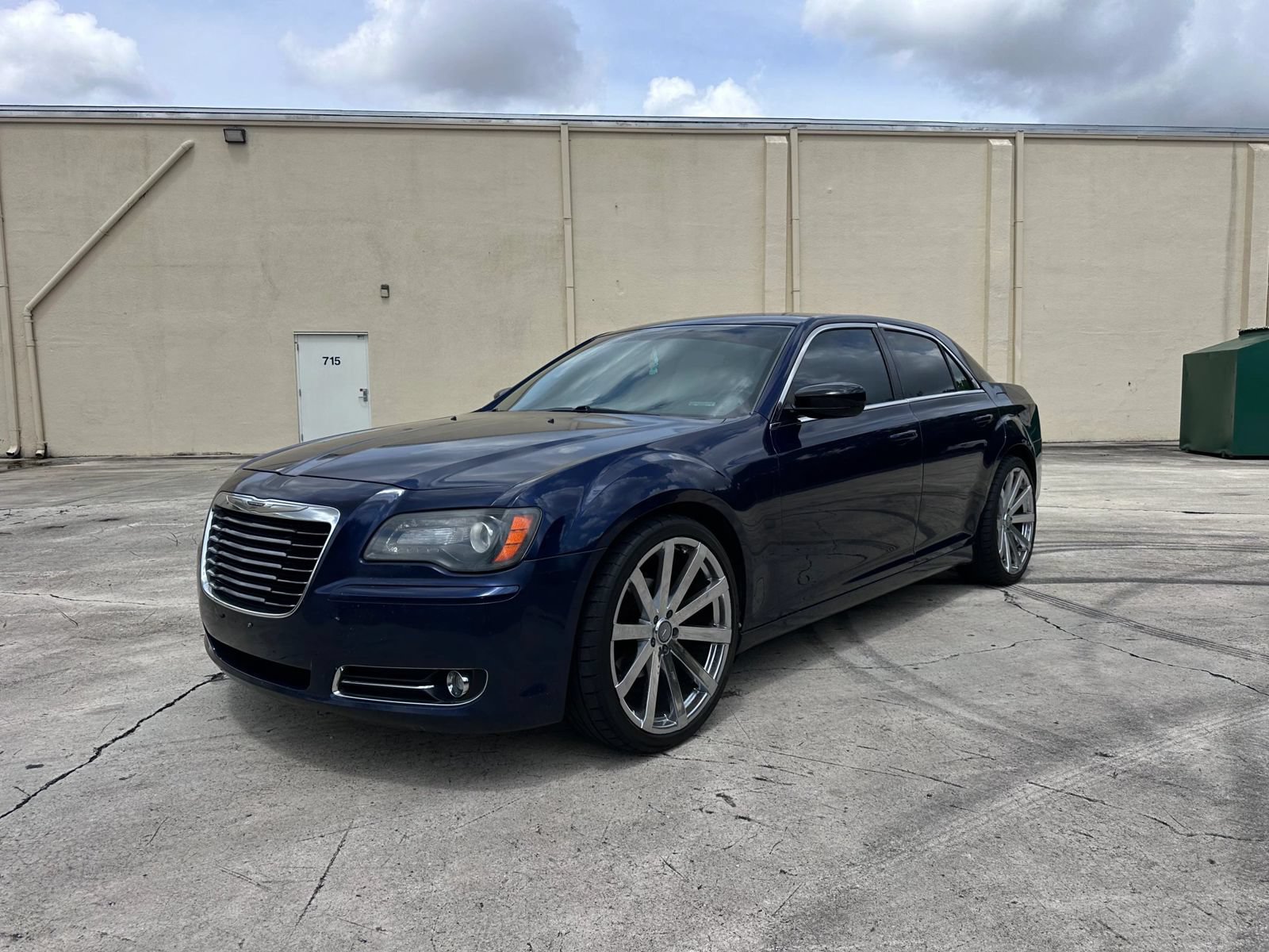 Used 2013 Chrysler 300 S RWD image 1