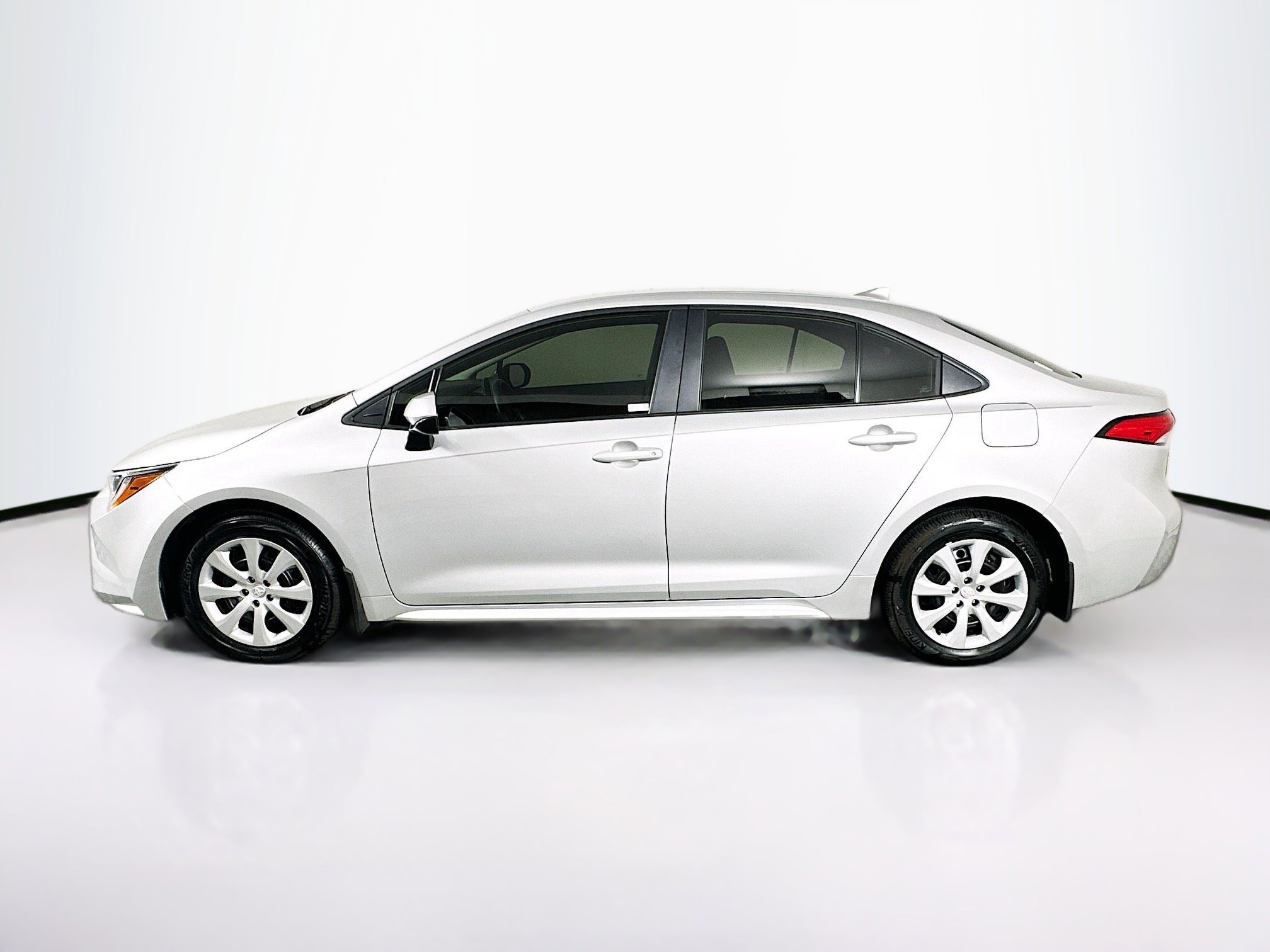 Used 2025 Toyota Corolla LE image 4