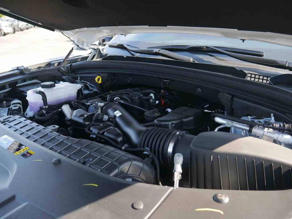 New 2025 Jeep Grand Cherokee Laredo X w/ Luxury Tech Group I image 9