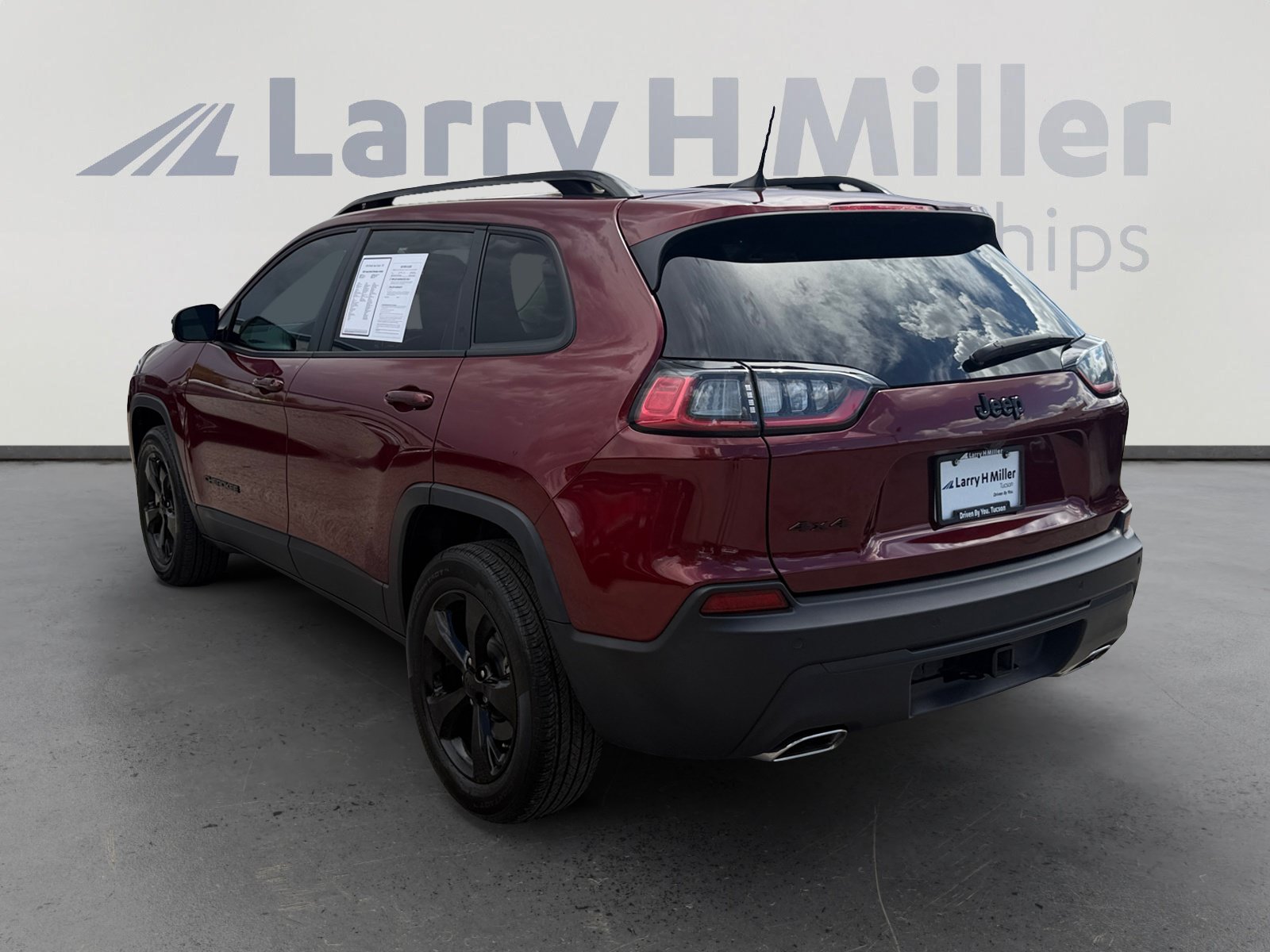 Used 2020 Jeep Cherokee Latitude Plus AWD/4WD image 3