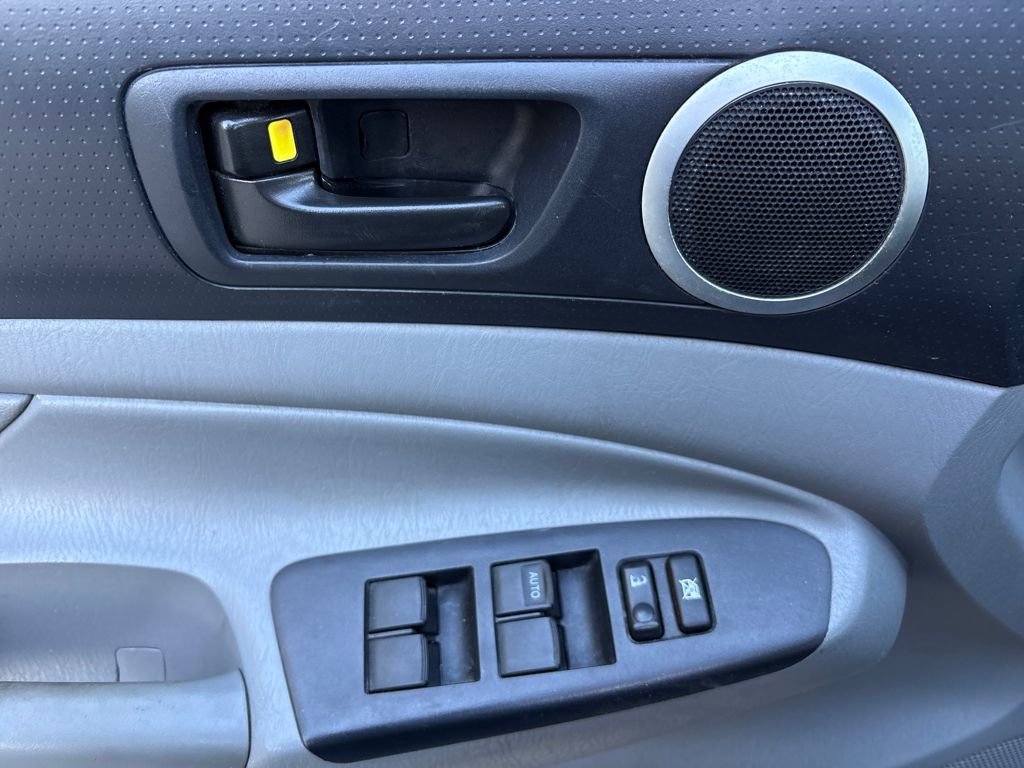 Used 2012 Toyota Tacoma PreRunner image 16