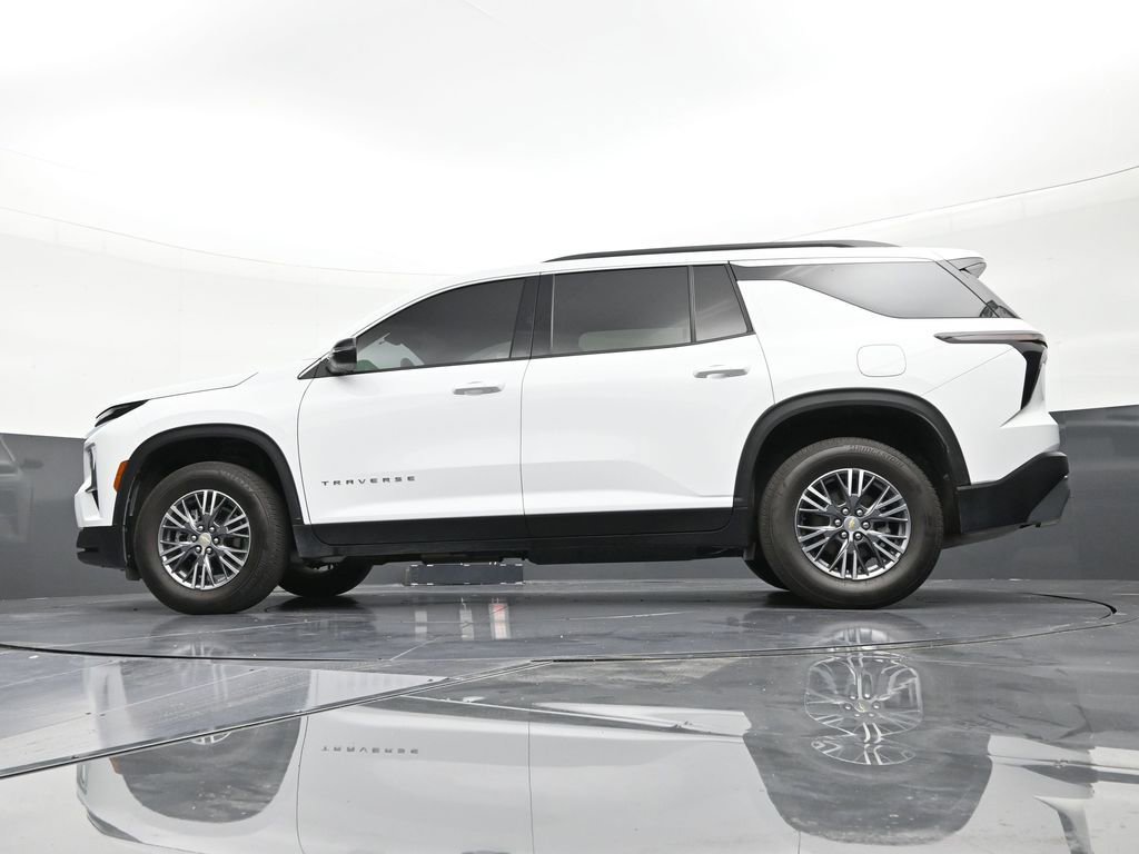 Used 2025 Chevrolet Traverse LT FWD image 21