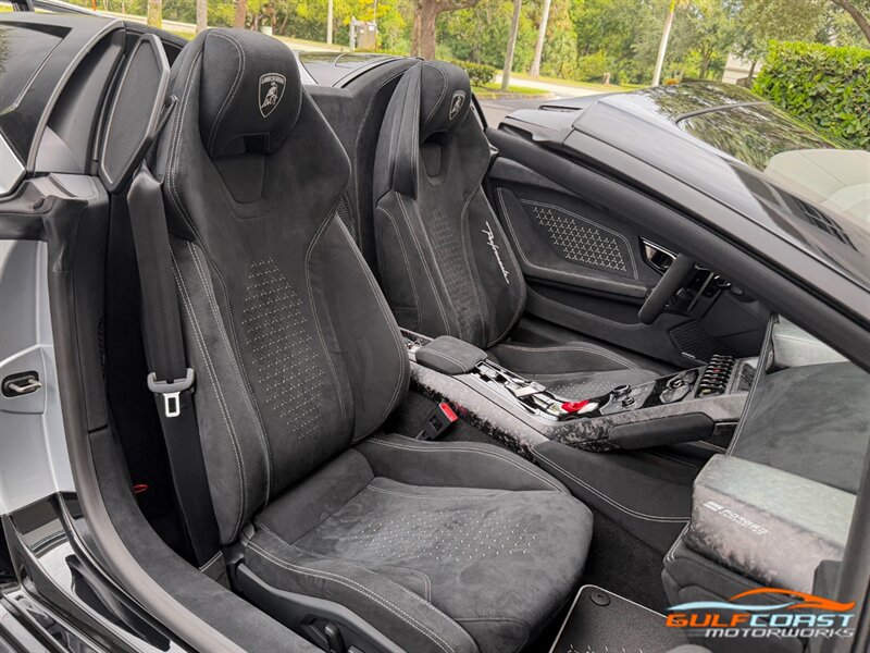 Used 2019 Lamborghini Huracan Performante AWD/4WD image 31