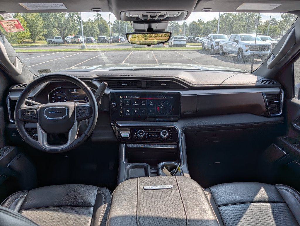 Used 2024 GMC Sierra 3500 Denali w/ Denali Reserve Package AWD/4WD image 2
