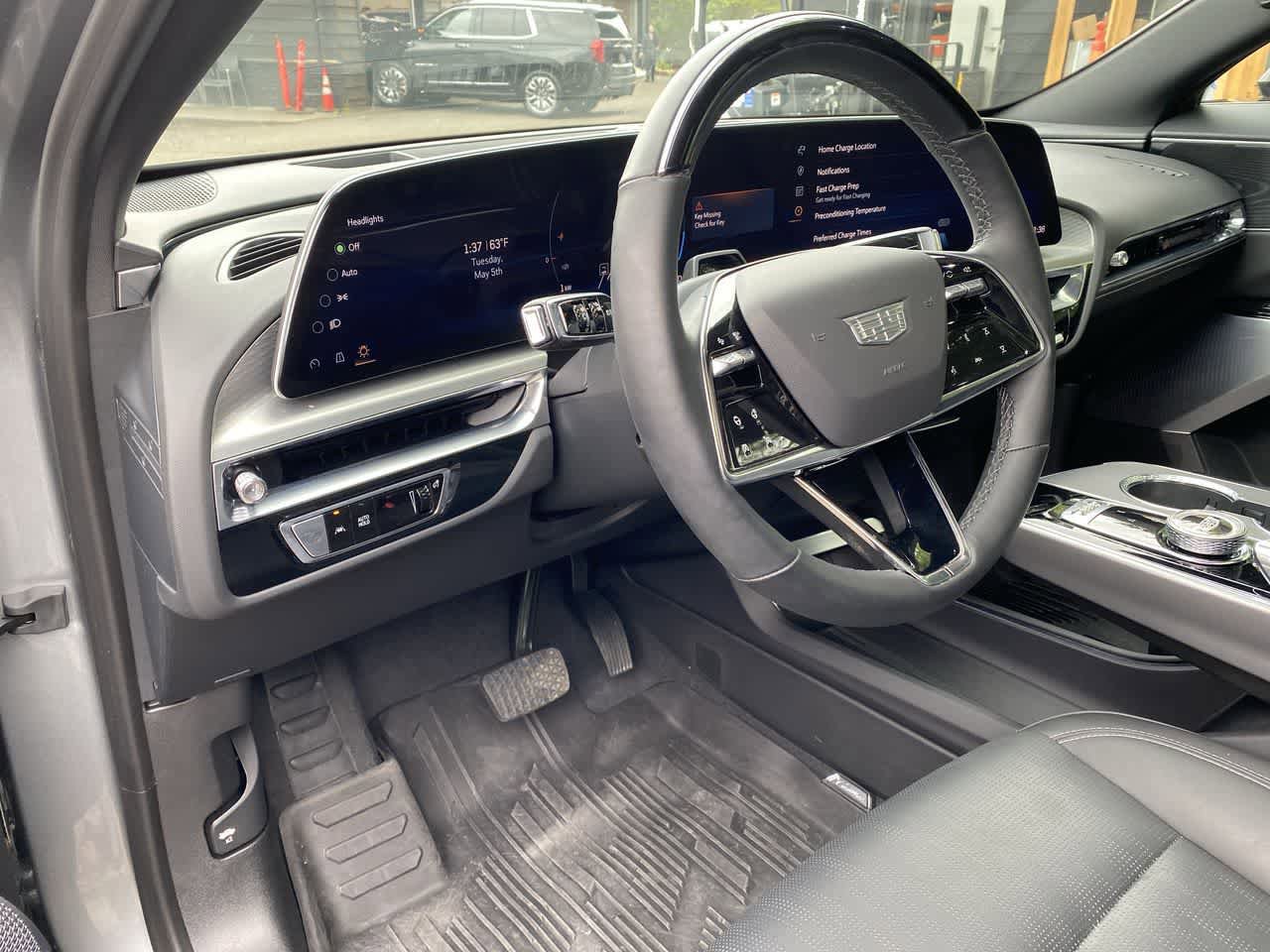 Used 2024 Cadillac Lyriq Luxury w/ LPO, Floor Liner Package AWD/4WD image 2