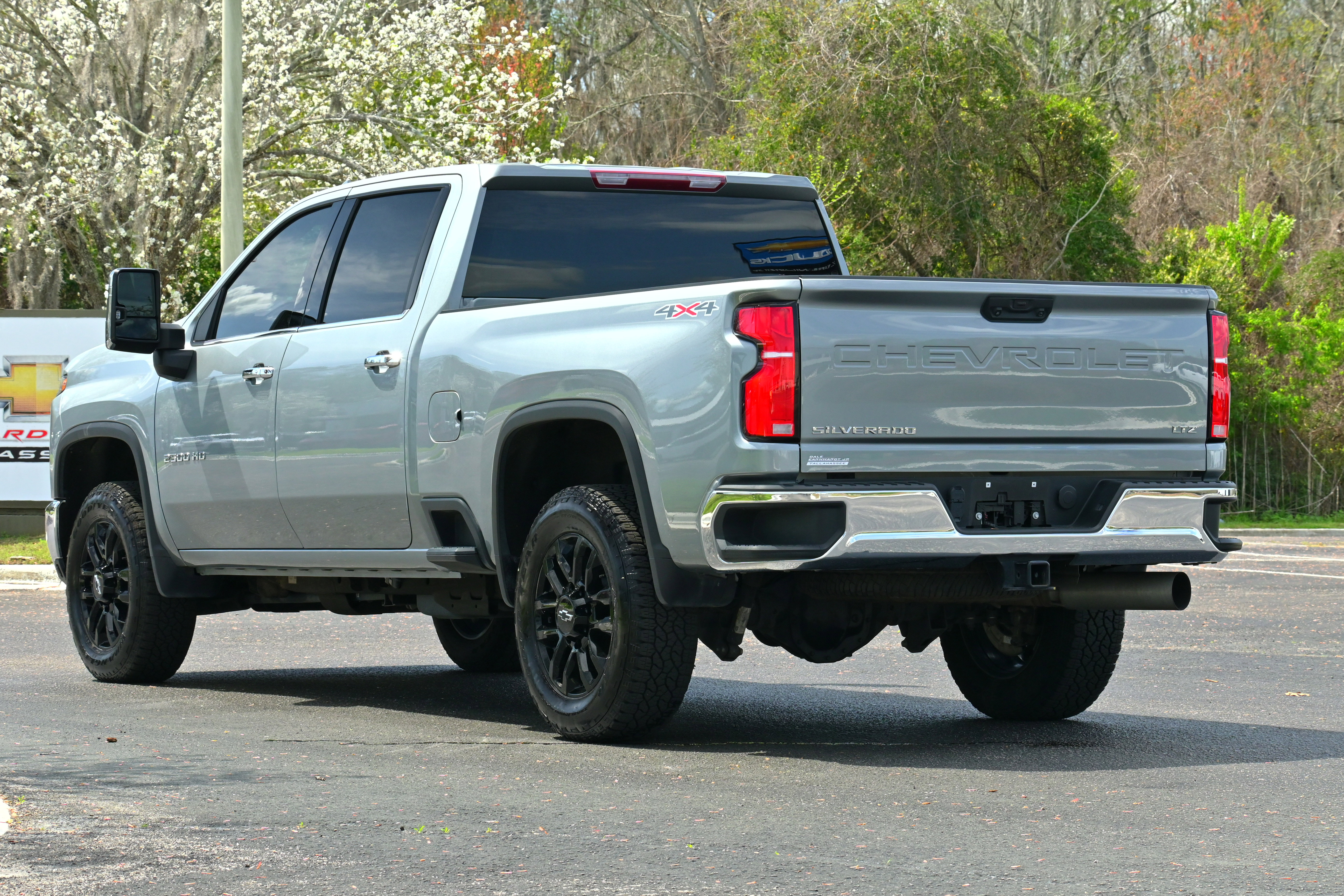 Used 2024 Chevrolet Silverado 2500 LTZ image 3