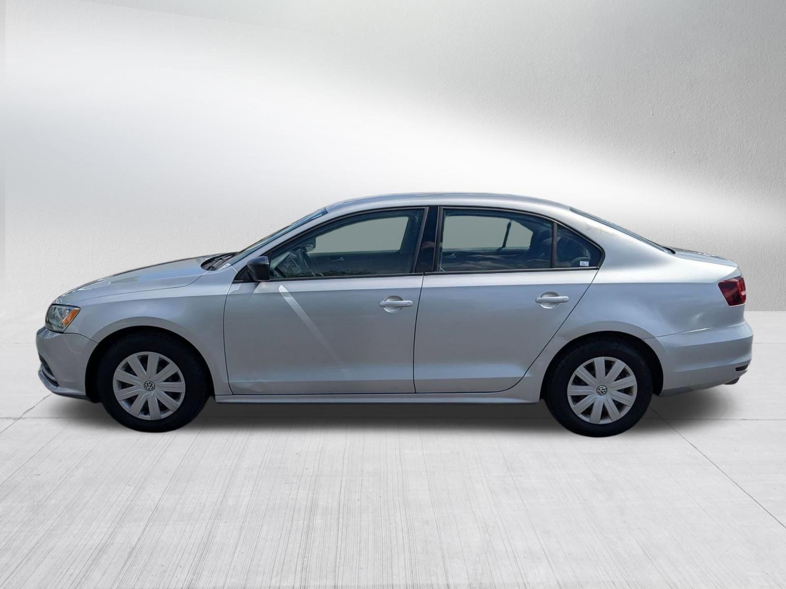 Used 2016 Volkswagen Jetta S image 2